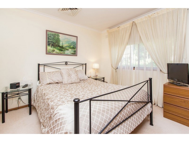 28 Lakeside Drive, Lake Albert NSW 2650