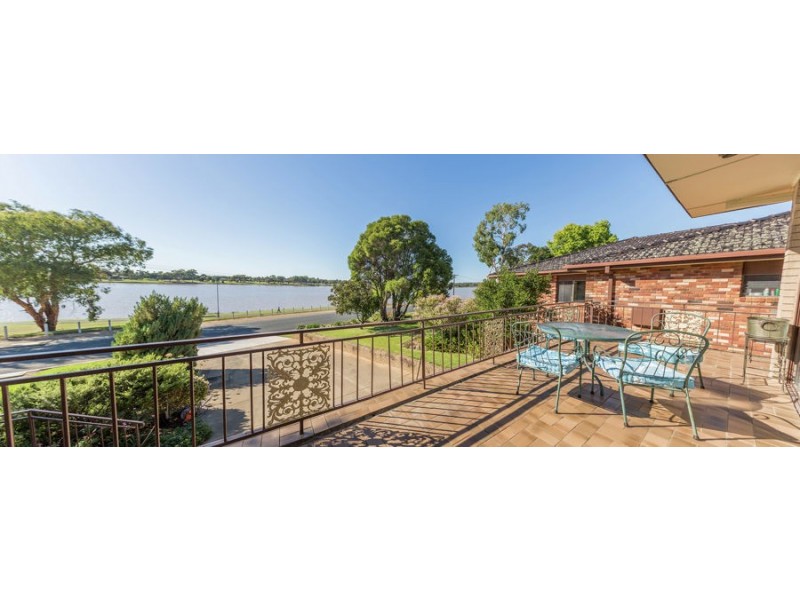 28 Lakeside Drive, Lake Albert NSW 2650