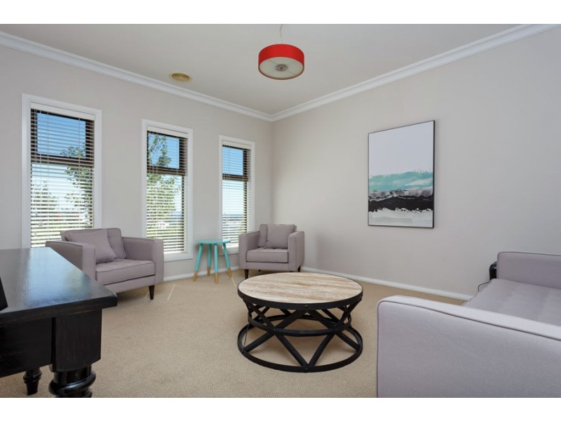 11 Osterley Street, Bourkelands NSW 2650