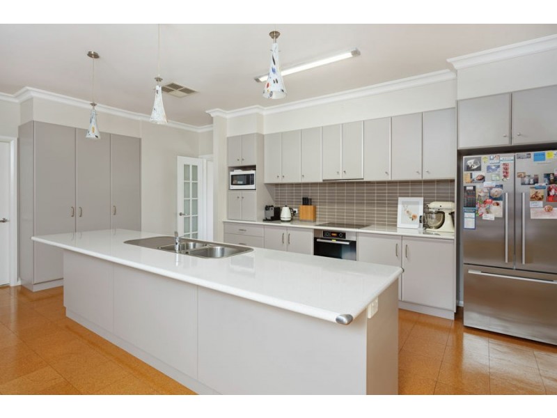 11 Osterley Street, Bourkelands NSW 2650