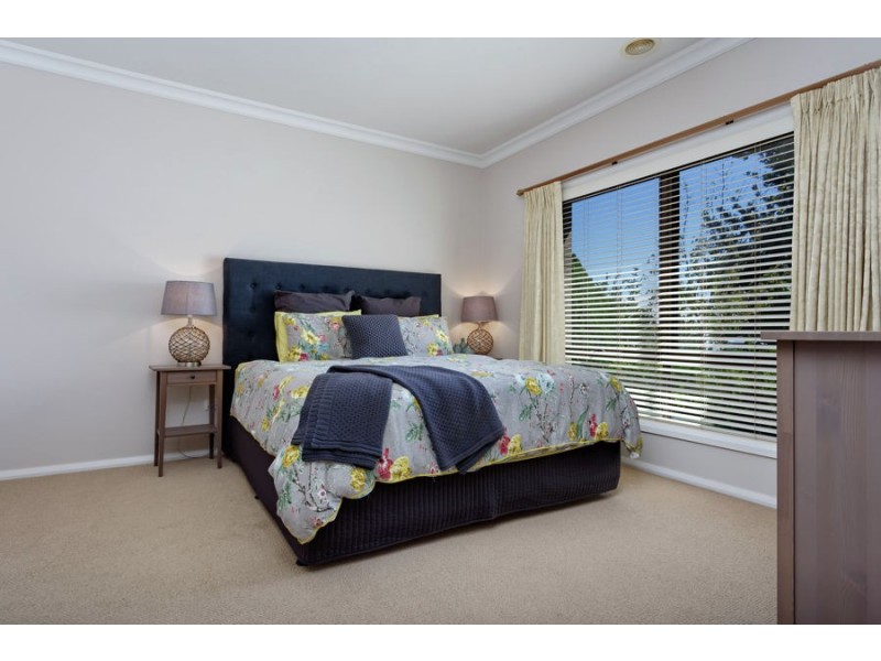 11 Osterley Street, Bourkelands NSW 2650