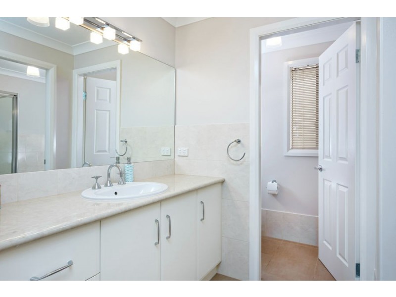 11 Osterley Street, Bourkelands NSW 2650