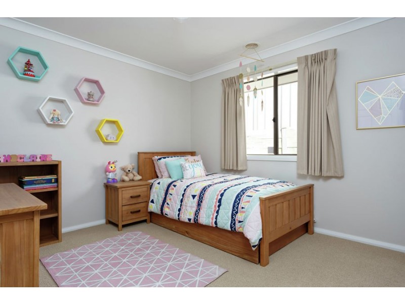 11 Osterley Street, Bourkelands NSW 2650