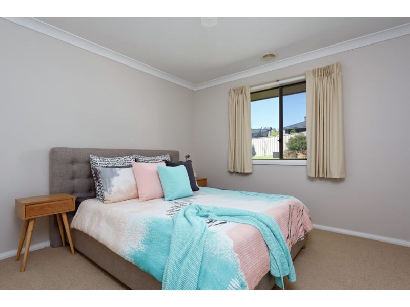 11 Osterley Street, Bourkelands NSW 2650