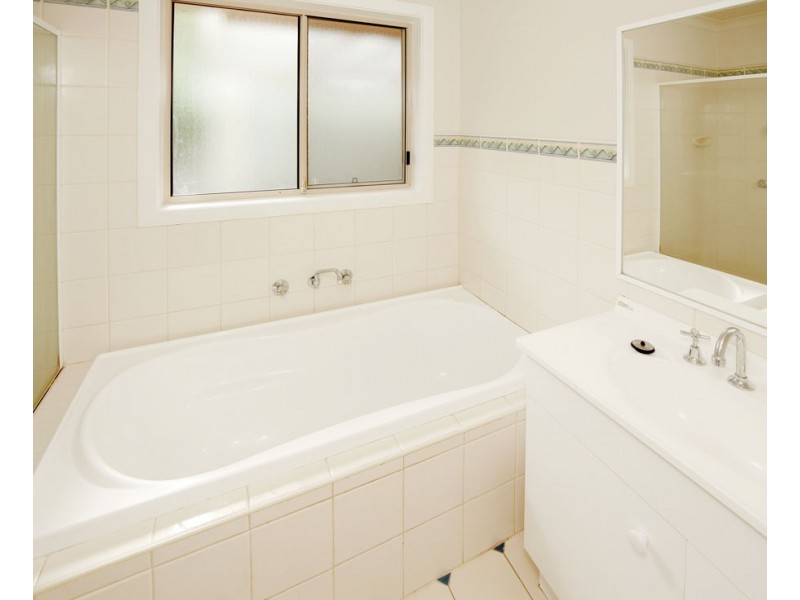 10 Clipper Way, Estella NSW 2650