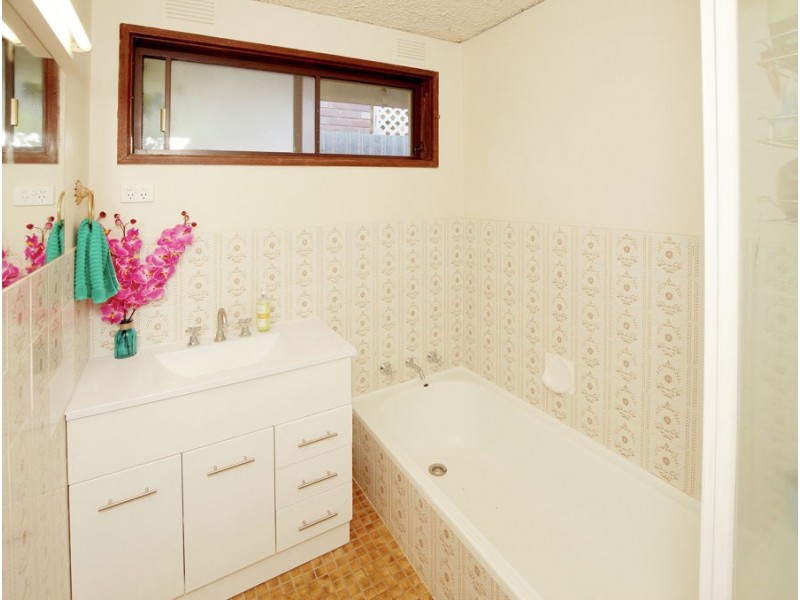 6 Sherwood Avenue, Kooringal NSW 2650