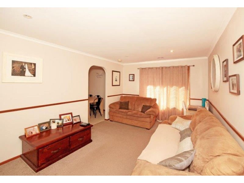 64 Undurra Drive, Glenfield Park NSW 2650