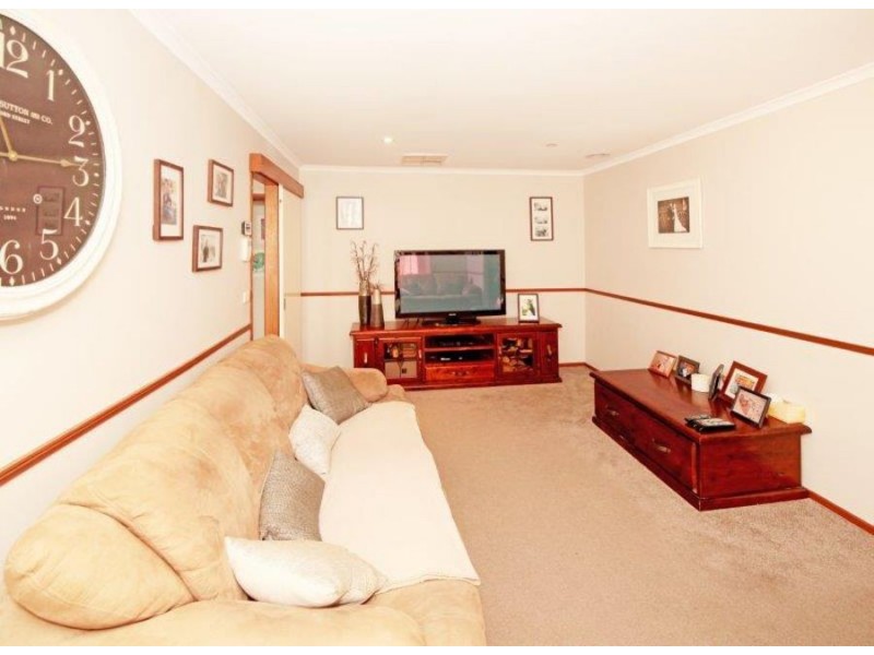 64 Undurra Drive, Glenfield Park NSW 2650