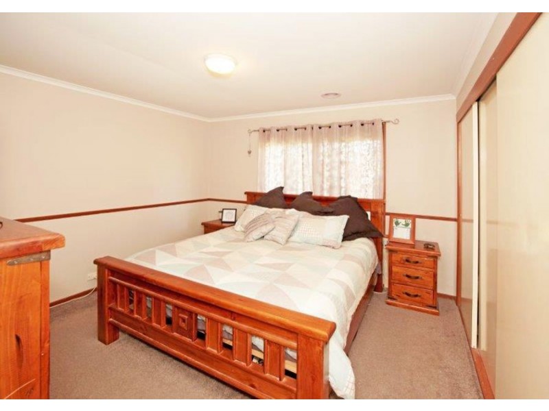 64 Undurra Drive, Glenfield Park NSW 2650