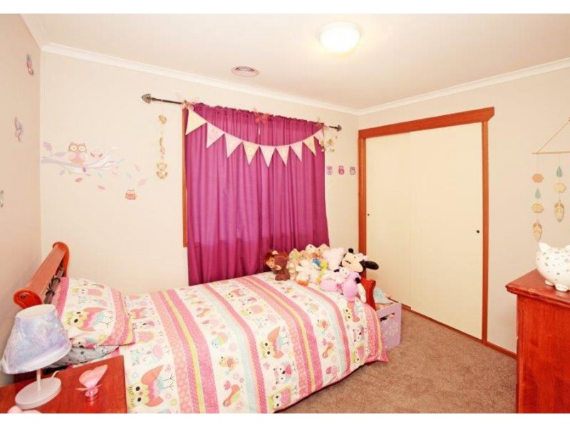 64 Undurra Drive, Glenfield Park NSW 2650