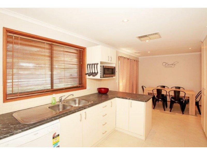 64 Undurra Drive, Glenfield Park NSW 2650