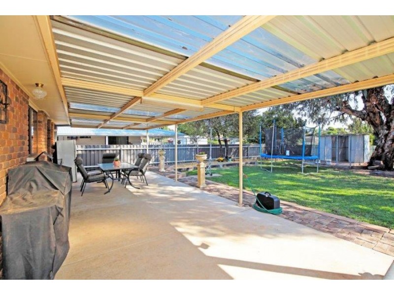 64 Undurra Drive, Glenfield Park NSW 2650