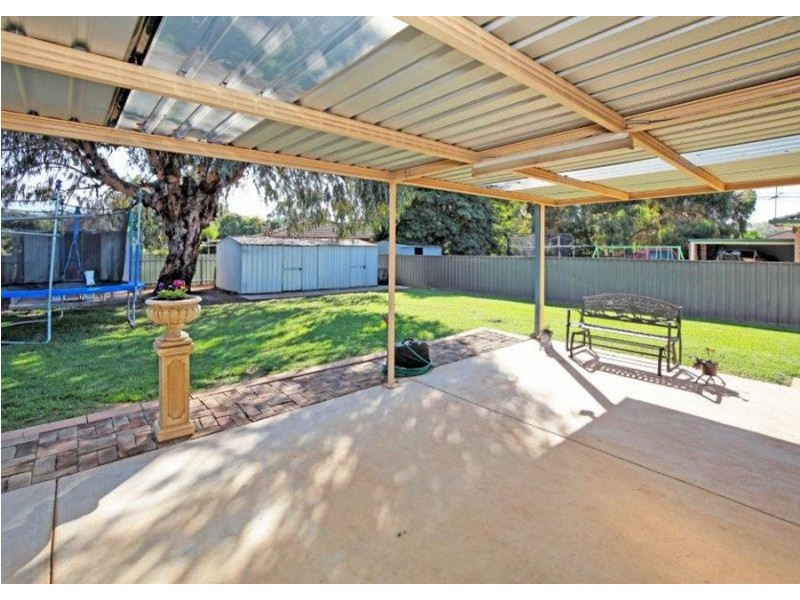 64 Undurra Drive, Glenfield Park NSW 2650