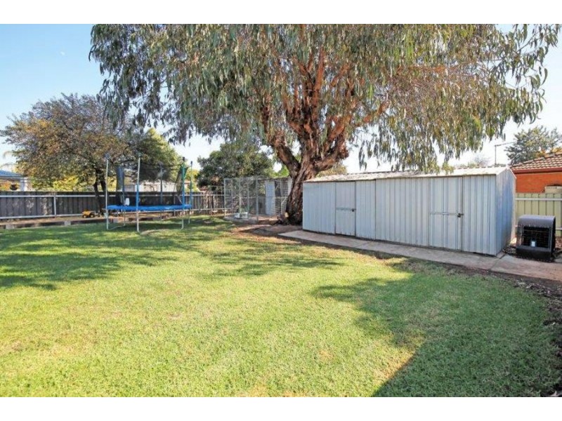 64 Undurra Drive, Glenfield Park NSW 2650