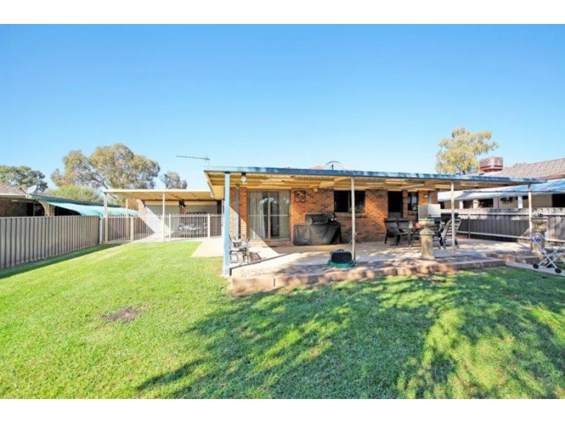 64 Undurra Drive, Glenfield Park NSW 2650