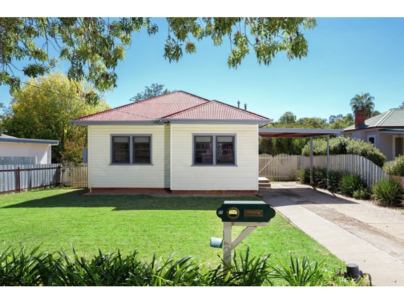11 Heydon Avenue, Turvey Park NSW 2650