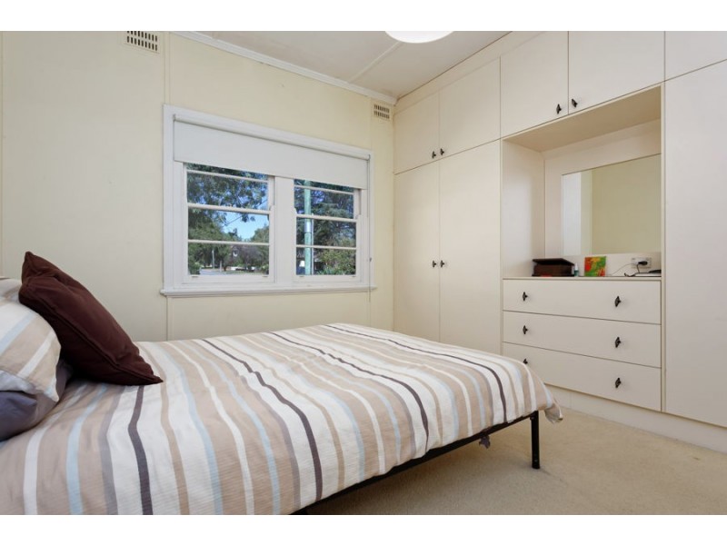 11 Heydon Avenue, Turvey Park NSW 2650