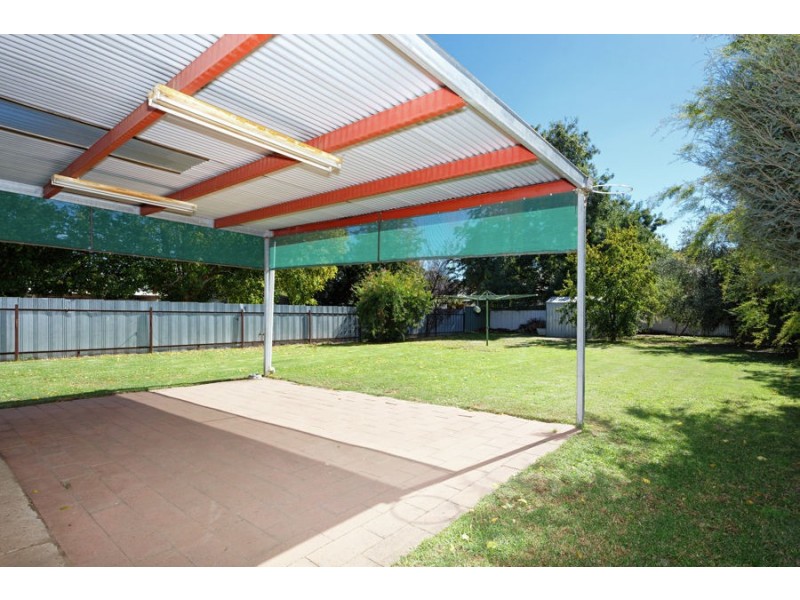 11 Heydon Avenue, Turvey Park NSW 2650