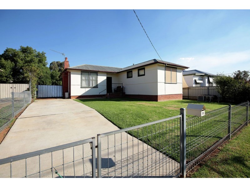 16 Doyle Avenue, Mount Austin NSW 2650