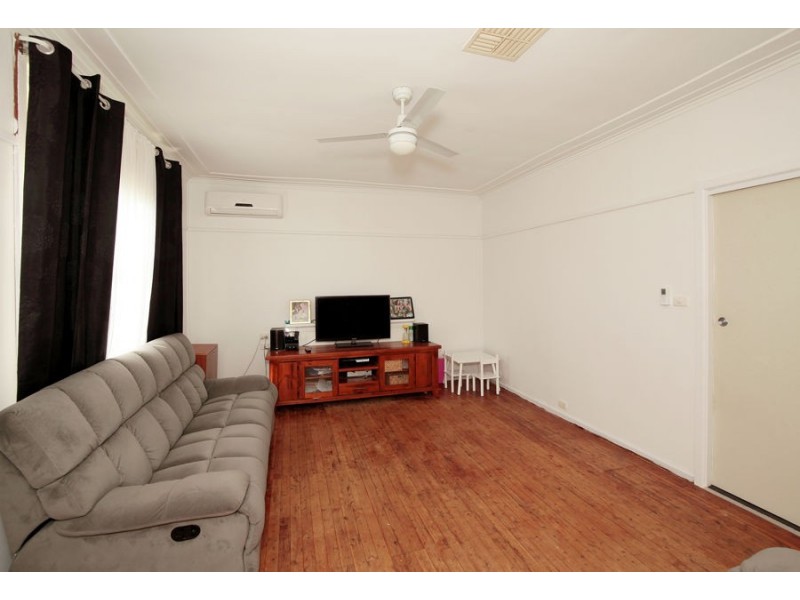 16 Doyle Avenue, Mount Austin NSW 2650