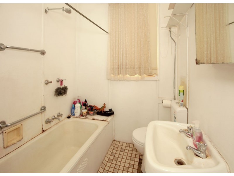 16 Doyle Avenue, Mount Austin NSW 2650