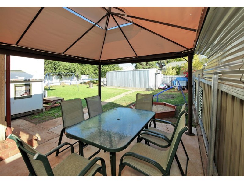 16 Doyle Avenue, Mount Austin NSW 2650