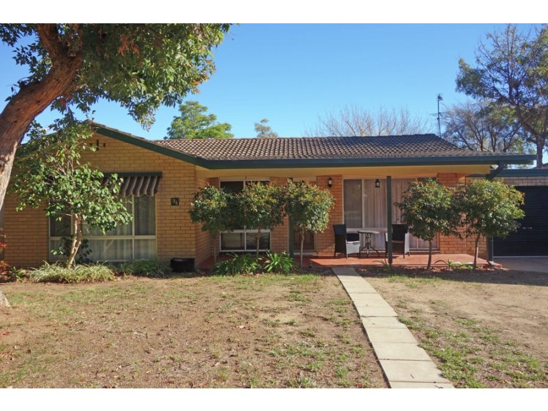 94 Jasmin Crescent, Lake Albert NSW 2650
