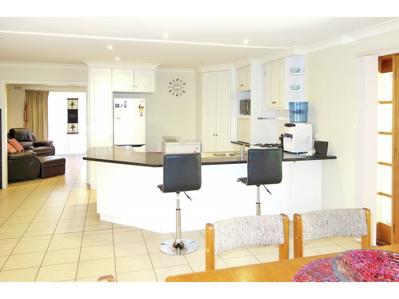 94 Jasmin Crescent, Lake Albert NSW 2650