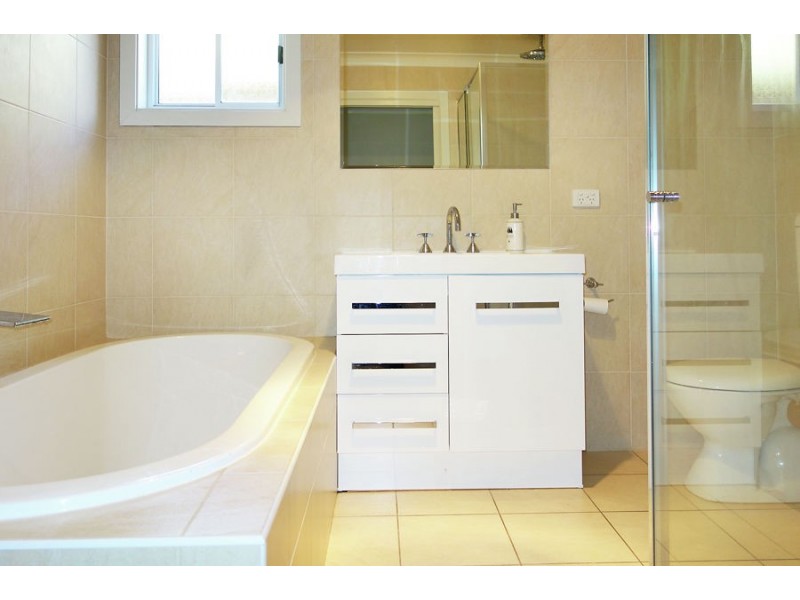 94 Jasmin Crescent, Lake Albert NSW 2650