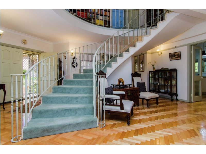 7 Allambie Way, Mount Austin NSW 2650