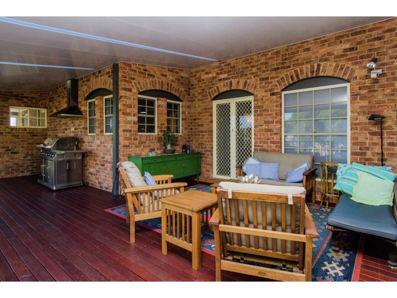 7 Allambie Way, Mount Austin NSW 2650