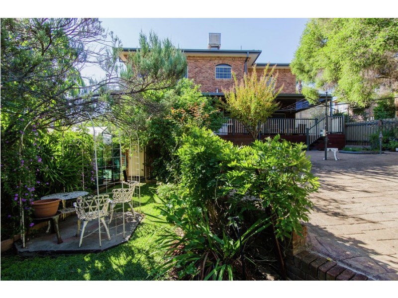 7 Allambie Way, Mount Austin NSW 2650