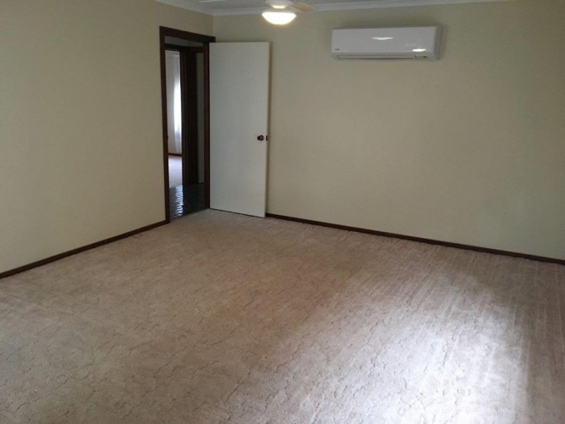 2/61 Main Street, Lake Albert NSW 2650