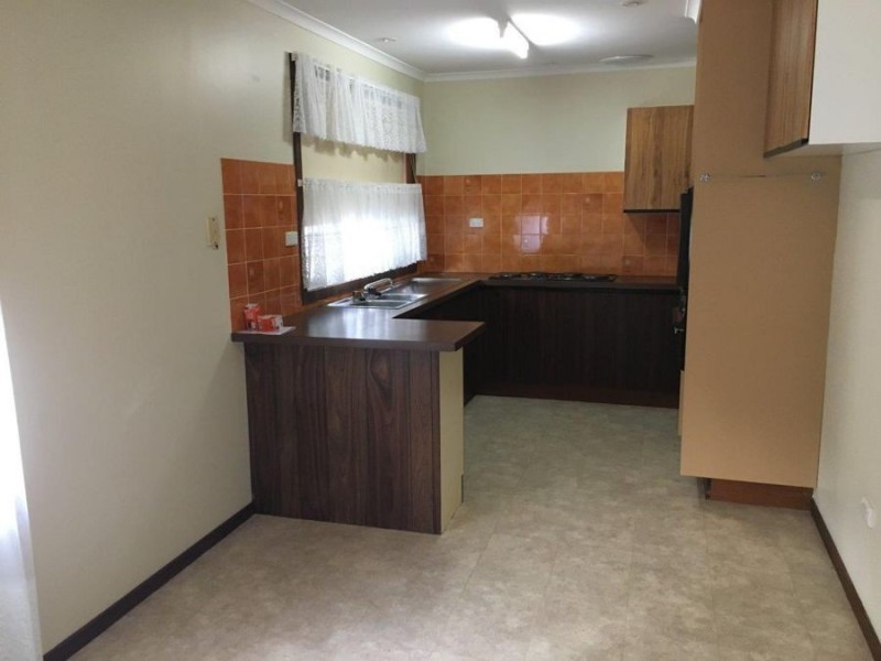 2/61 Main Street, Lake Albert NSW 2650