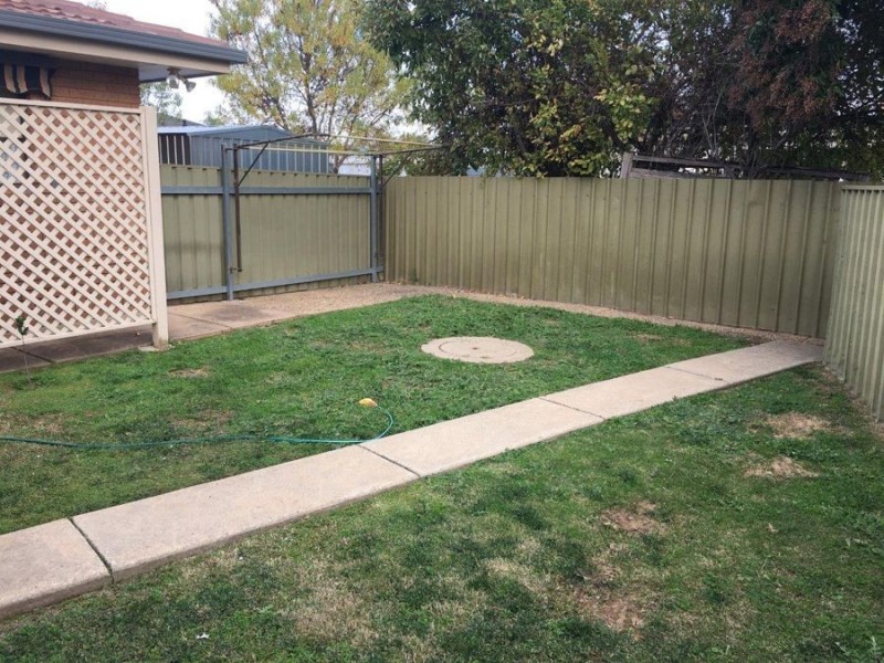 2/61 Main Street, Lake Albert NSW 2650