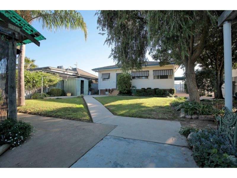 17 Montgomery Street, Ashmont NSW 2650