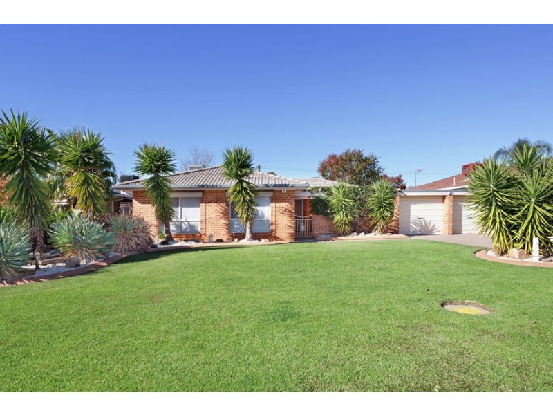 4 Langi Crescent, Glenfield Park NSW 2650