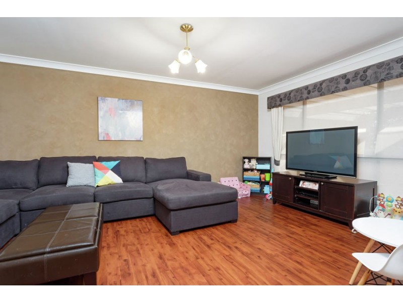 4 Langi Crescent, Glenfield Park NSW 2650