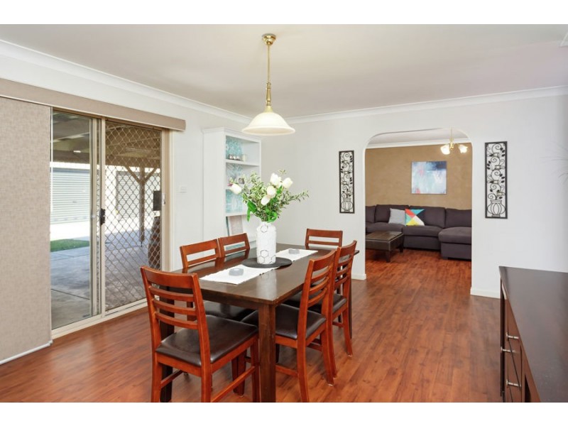 4 Langi Crescent, Glenfield Park NSW 2650