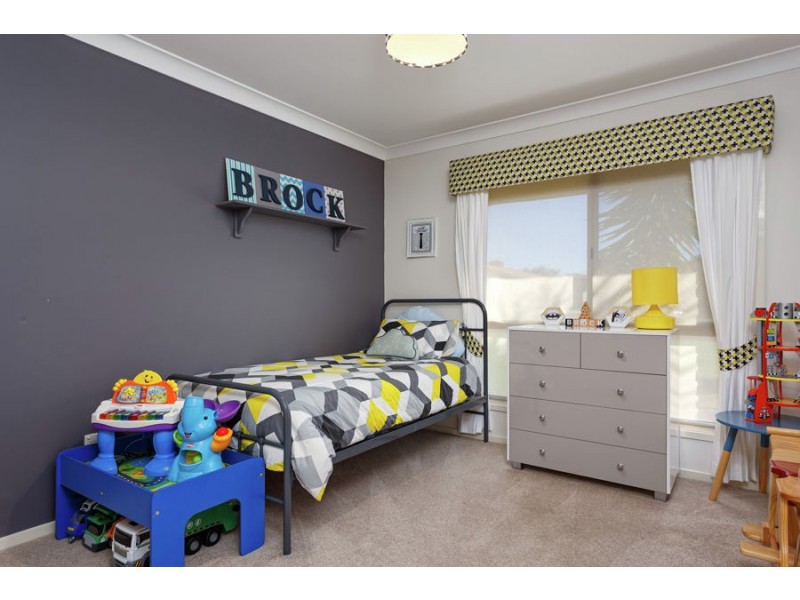 4 Langi Crescent, Glenfield Park NSW 2650