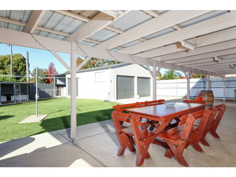 4 Langi Crescent, Glenfield Park NSW 2650