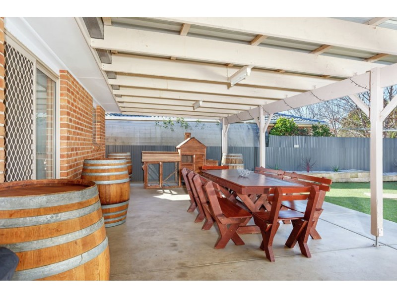 4 Langi Crescent, Glenfield Park NSW 2650