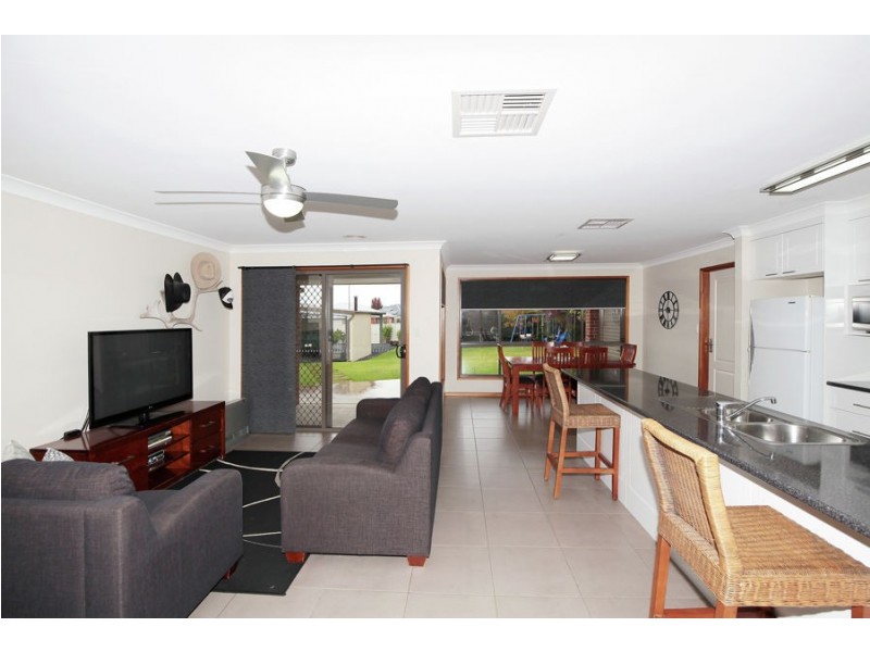 4 Alma Crescent, Estella NSW 2650