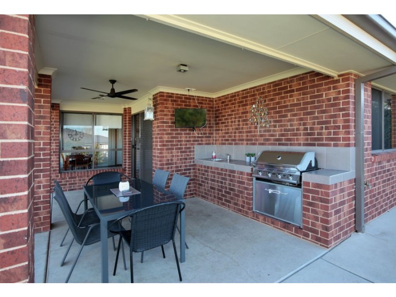 4 Alma Crescent, Estella NSW 2650