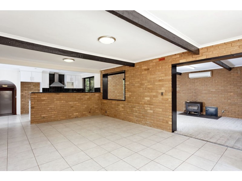 70 Mimosa Drive, Mount Austin NSW 2650