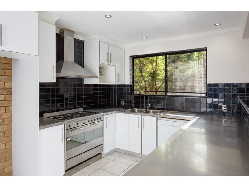 70 Mimosa Drive, Mount Austin NSW 2650