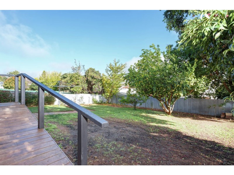70 Mimosa Drive, Mount Austin NSW 2650