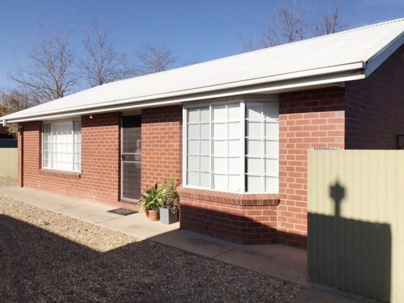 4/30 Lampe Avenue, Wagga Wagga NSW 2650