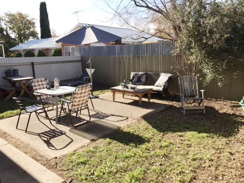 4/30 Lampe Avenue, Wagga Wagga NSW 2650