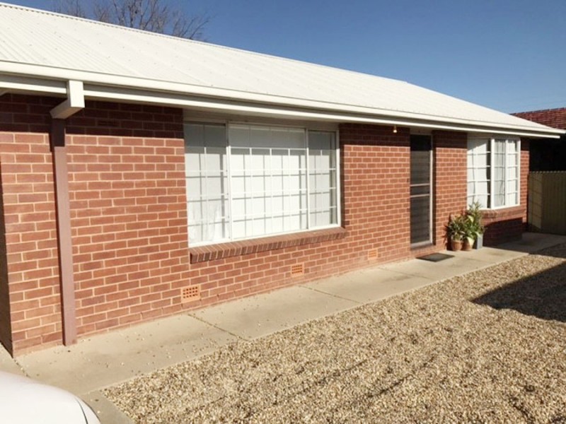 4/30 Lampe Avenue, Wagga Wagga NSW 2650